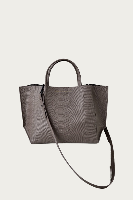 Ampersand as apostrophe leather best sale half tote